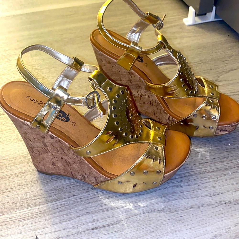 Rue 21 beautiful wedges in size 7